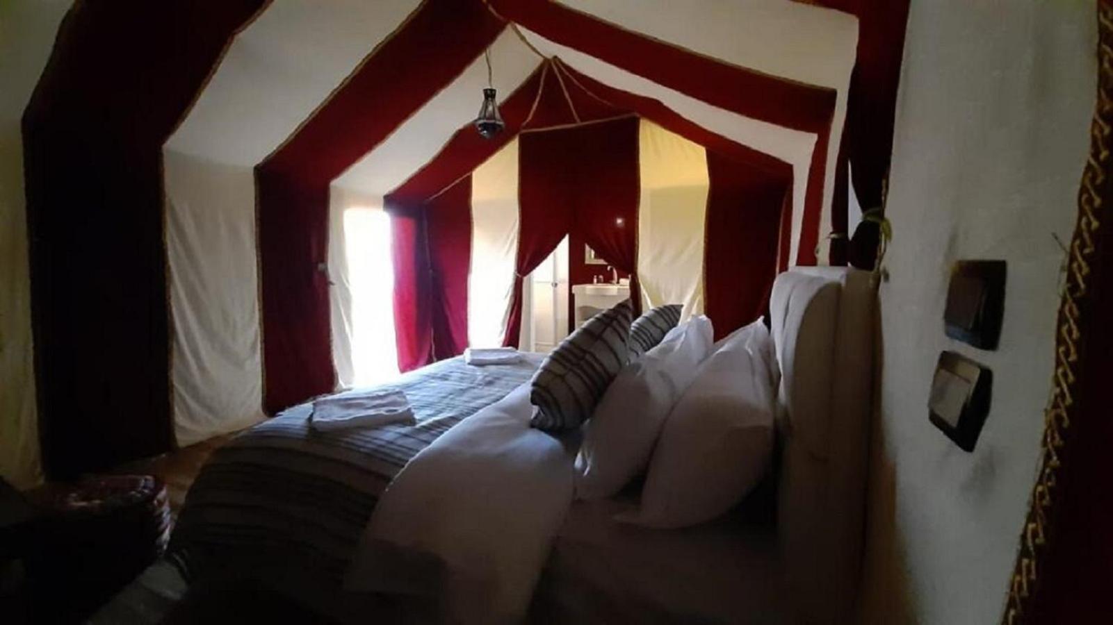 Luxe tent Zahra Luxury Desert Camp